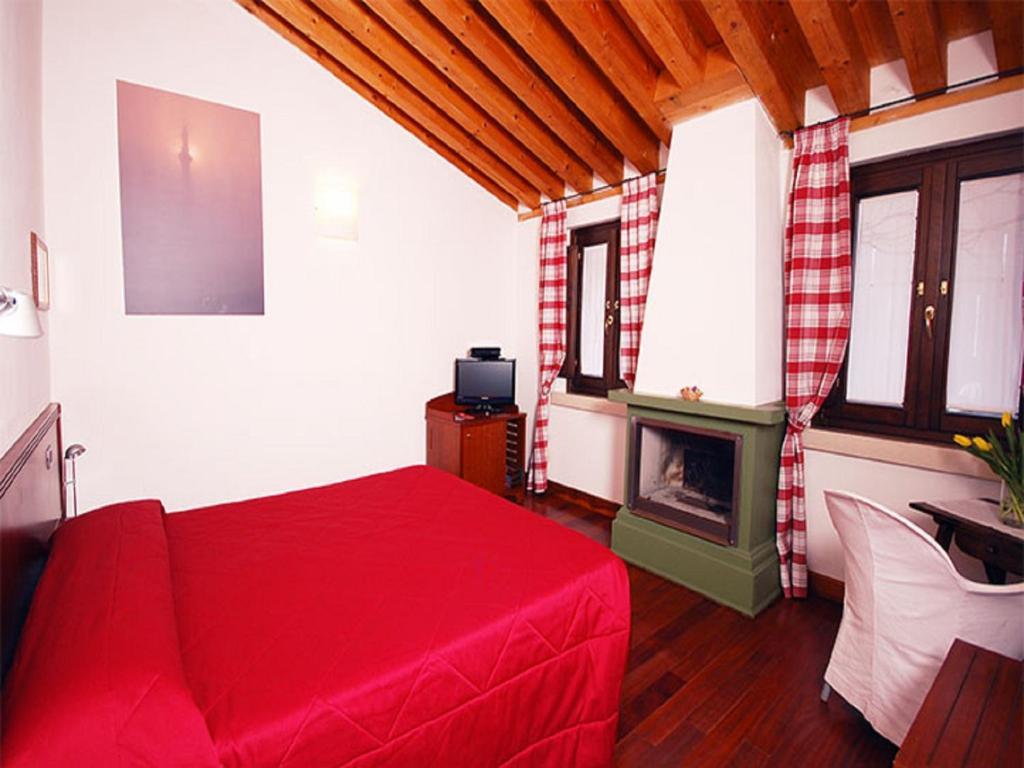 Dolcemela Otel Ferrara Oda fotoğraf