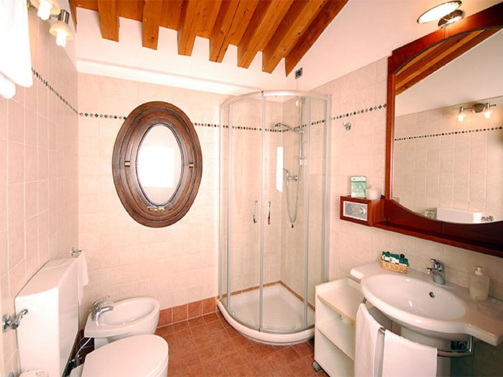 Dolcemela Otel Ferrara Oda fotoğraf